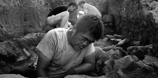 Below the Clouds by Gianfranco Rosi