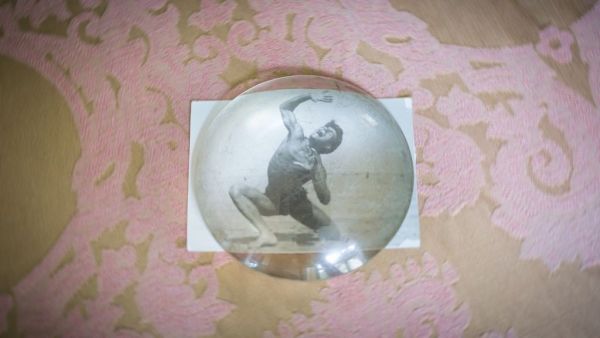 On the Impossibility of an Homage by Xandra Popescu